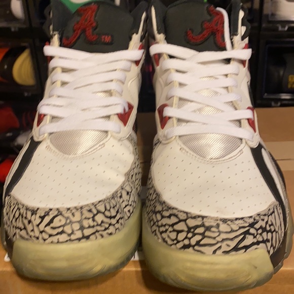 Selling a pair of preowned Nike High sc trainer. - Picture 3 of 11